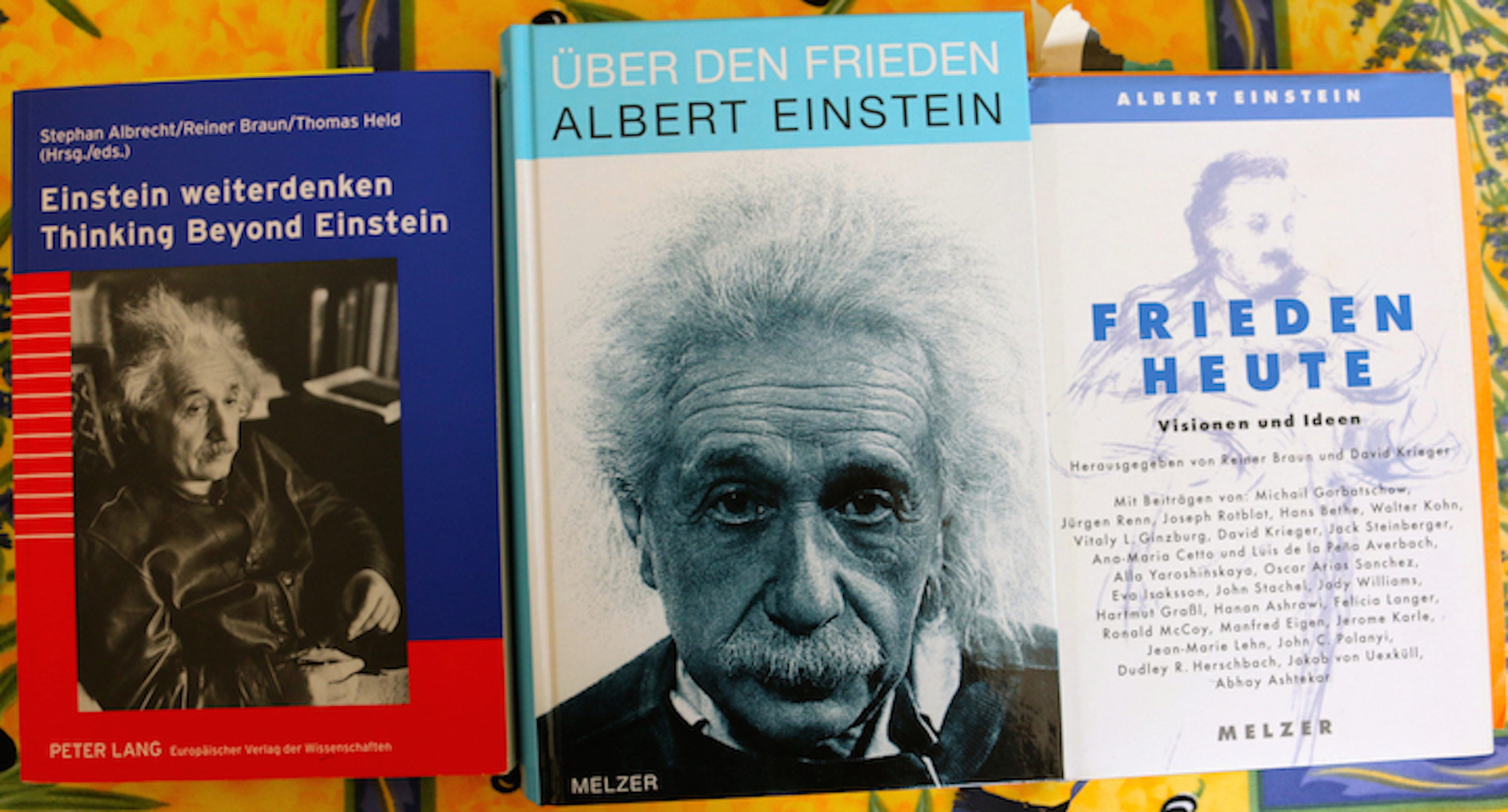 German books on Einstein's pacifism
