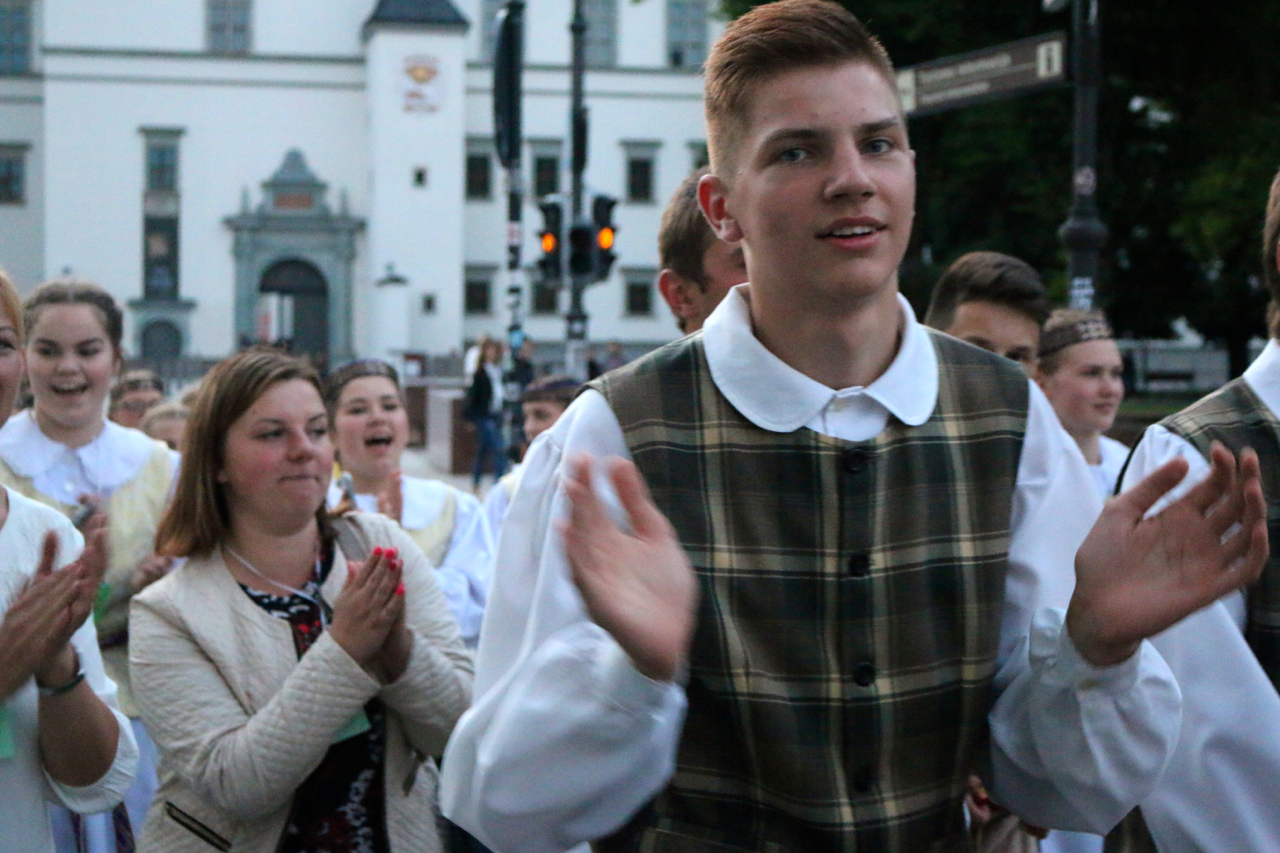lithuania_dancers_10.jpg