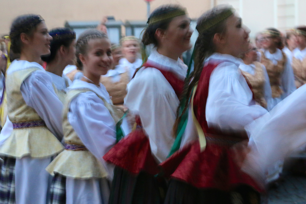 lithuania_dancers_14.jpg