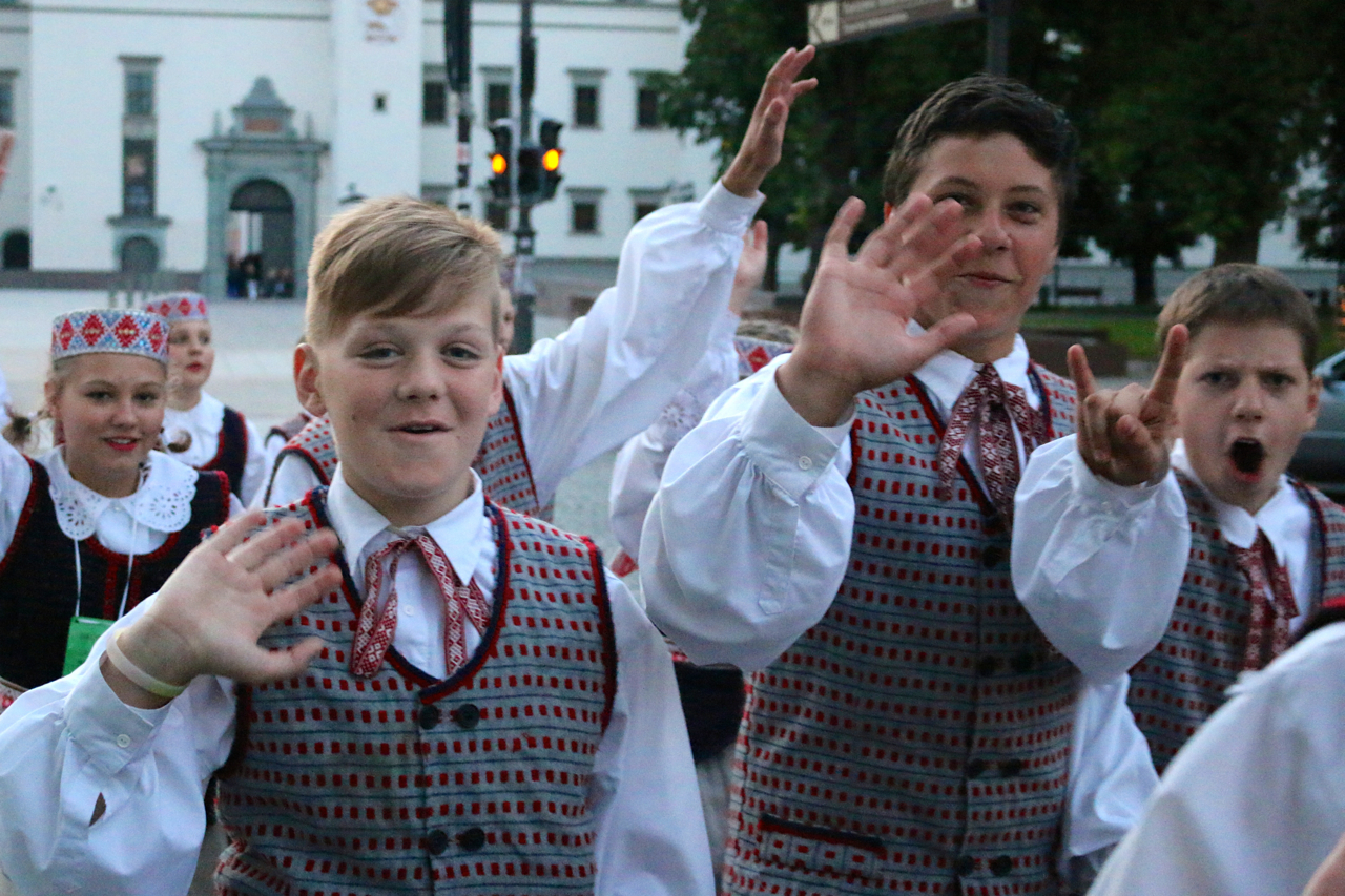 lithuania_dancers_9.jpg